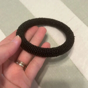 Bangle chunky style with black seed beads